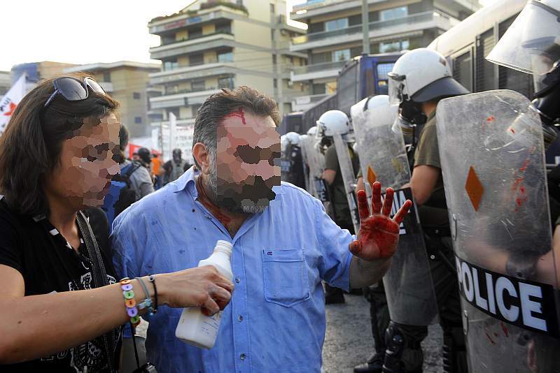 greek_police_attacks_solidaridy_to_gaza_protest_0007